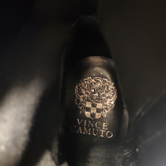 VINCE CAMUTO Vergila Bootie - Picture 7 of 10
